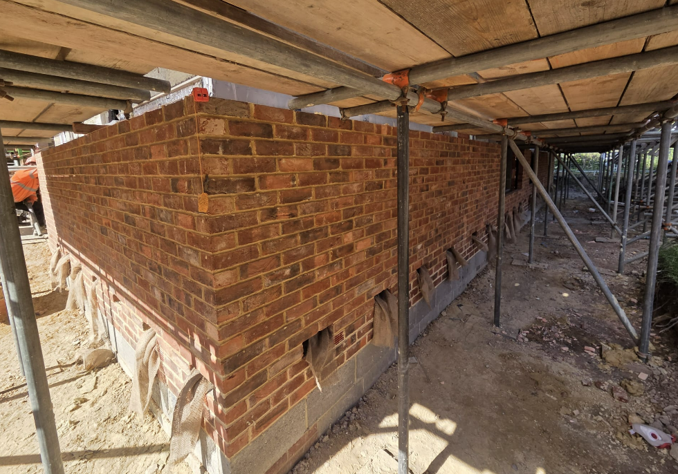 Scaffolded brickwork corner with airflow cavity detailing