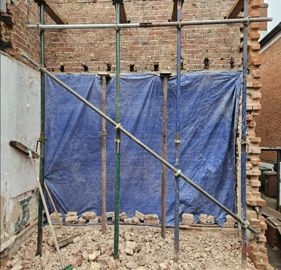 Acrow props and temporary support while removing a load-bearing wall